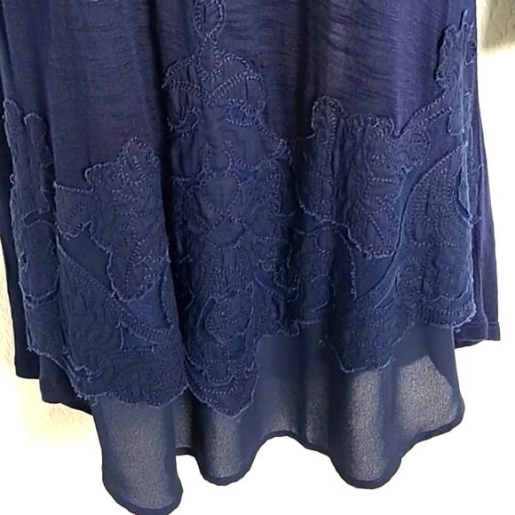 Bandolino Navy Blue Tunic Top with Embroidered Accents, Size Medium, NWT - Picture 2 of 8
